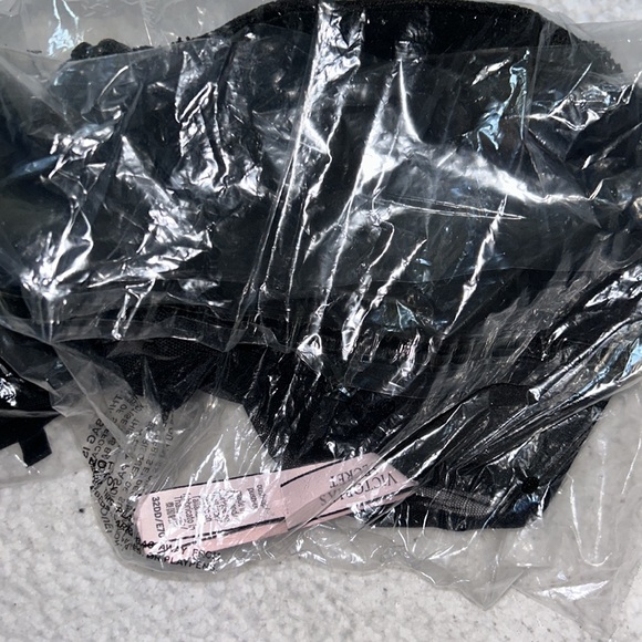 NEW Victoria’s Secret Sexy Tee Push-Up Racerback Bra 32DD - Picture 4 of 4